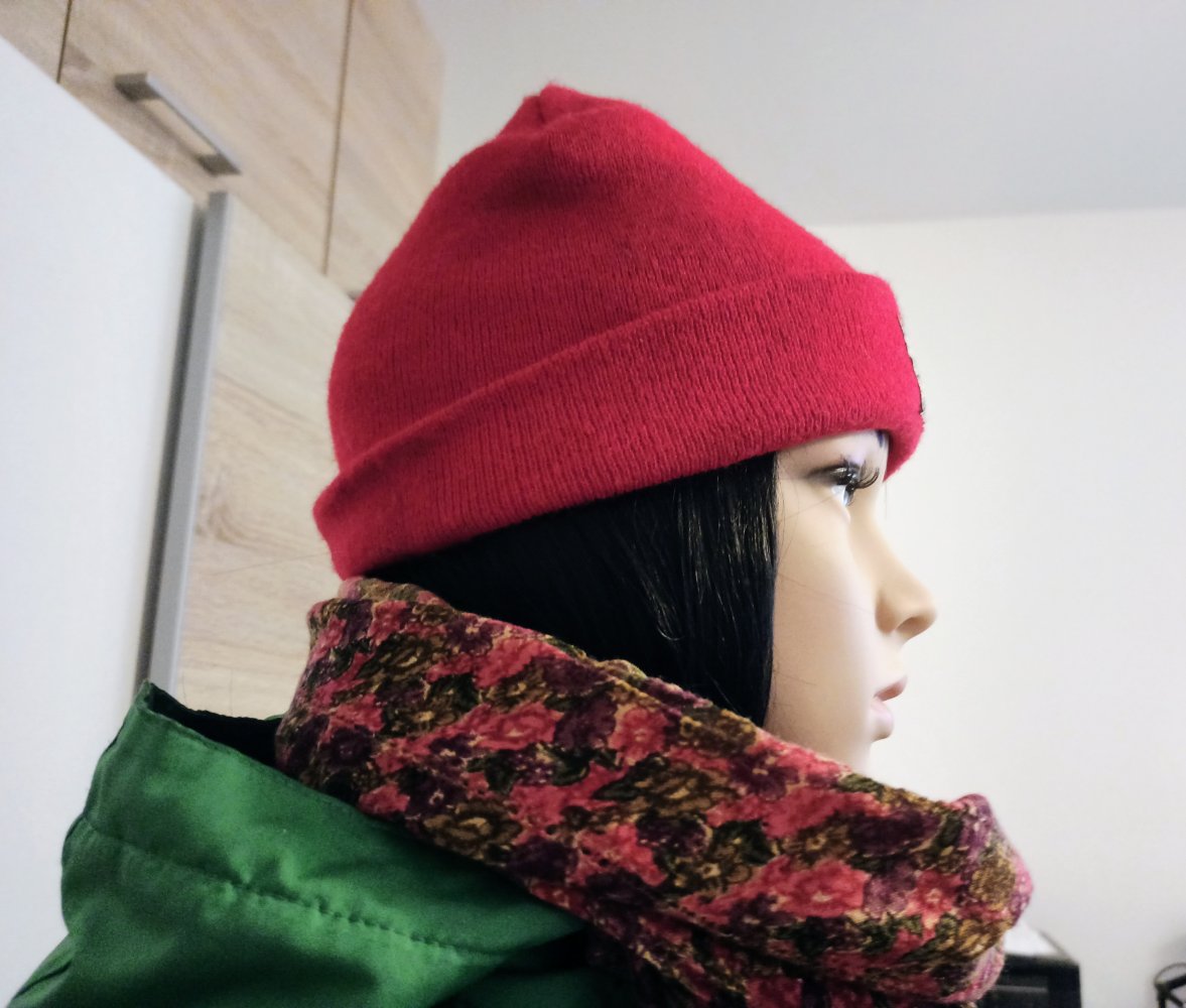 Schöner Mütze mit Schal in rot von Herman
