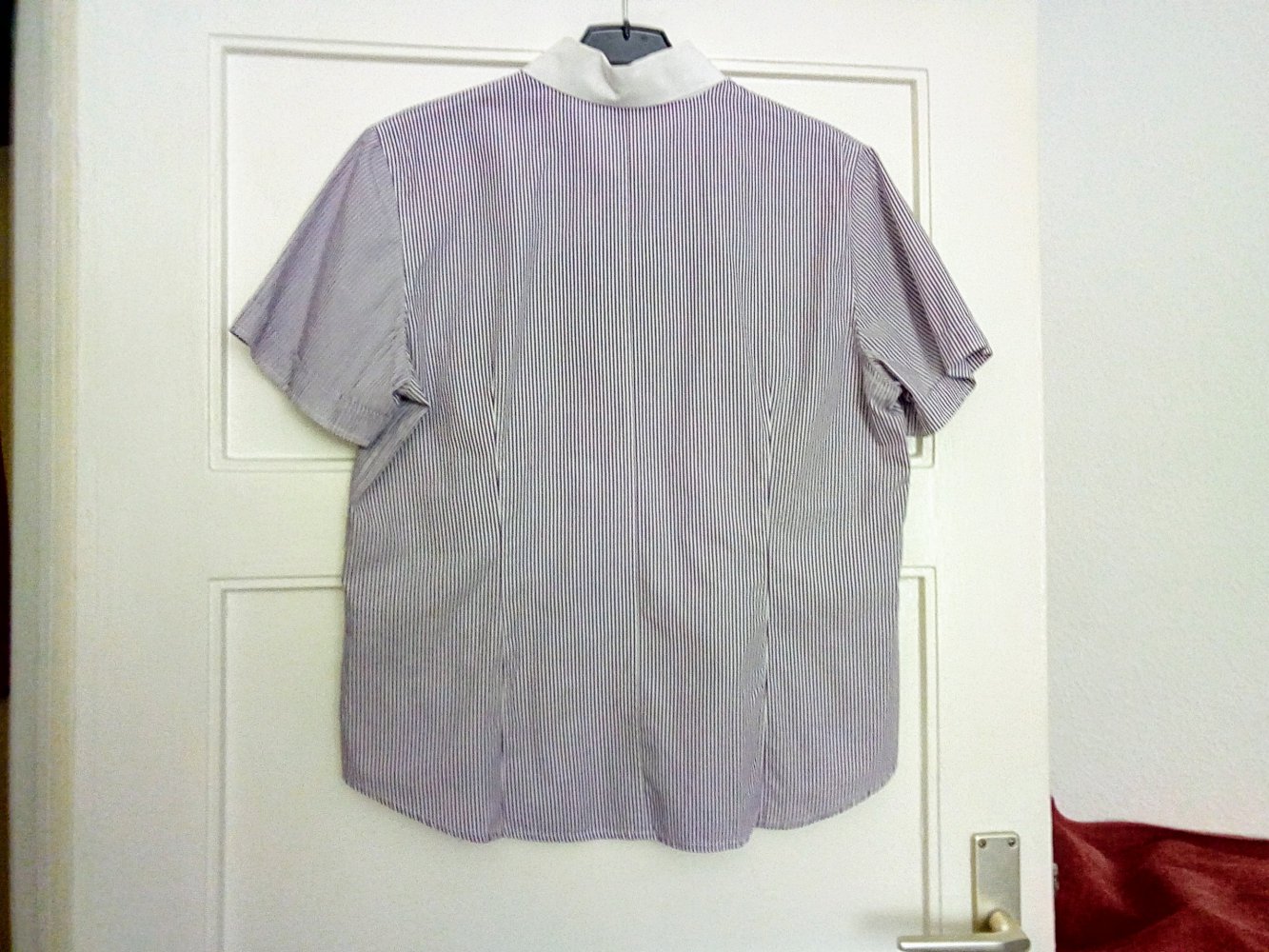 Schöne Bluse mit Nadelstreifen