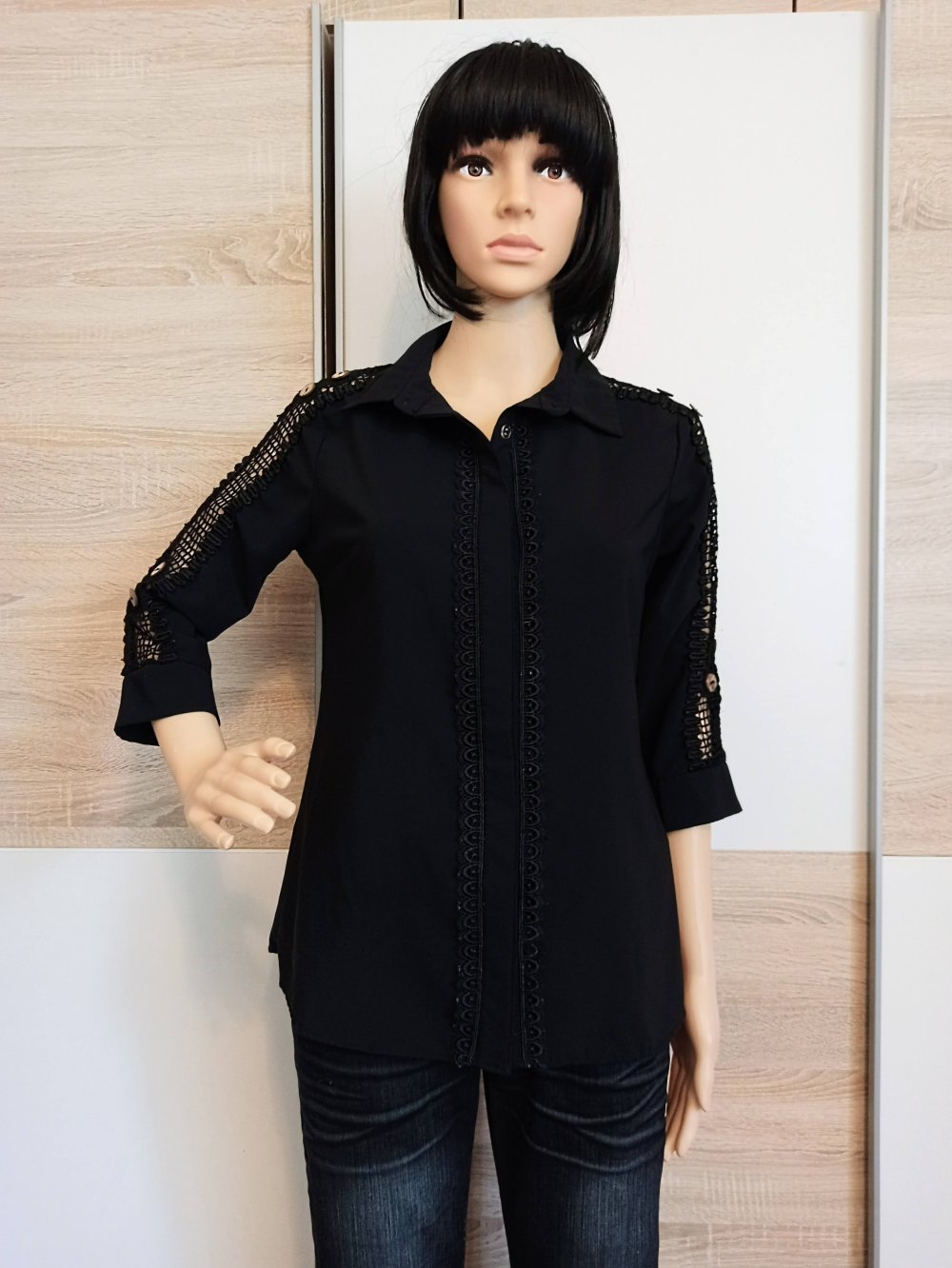 Schöne Bluse in schwarz mit Spitze von Vokalis