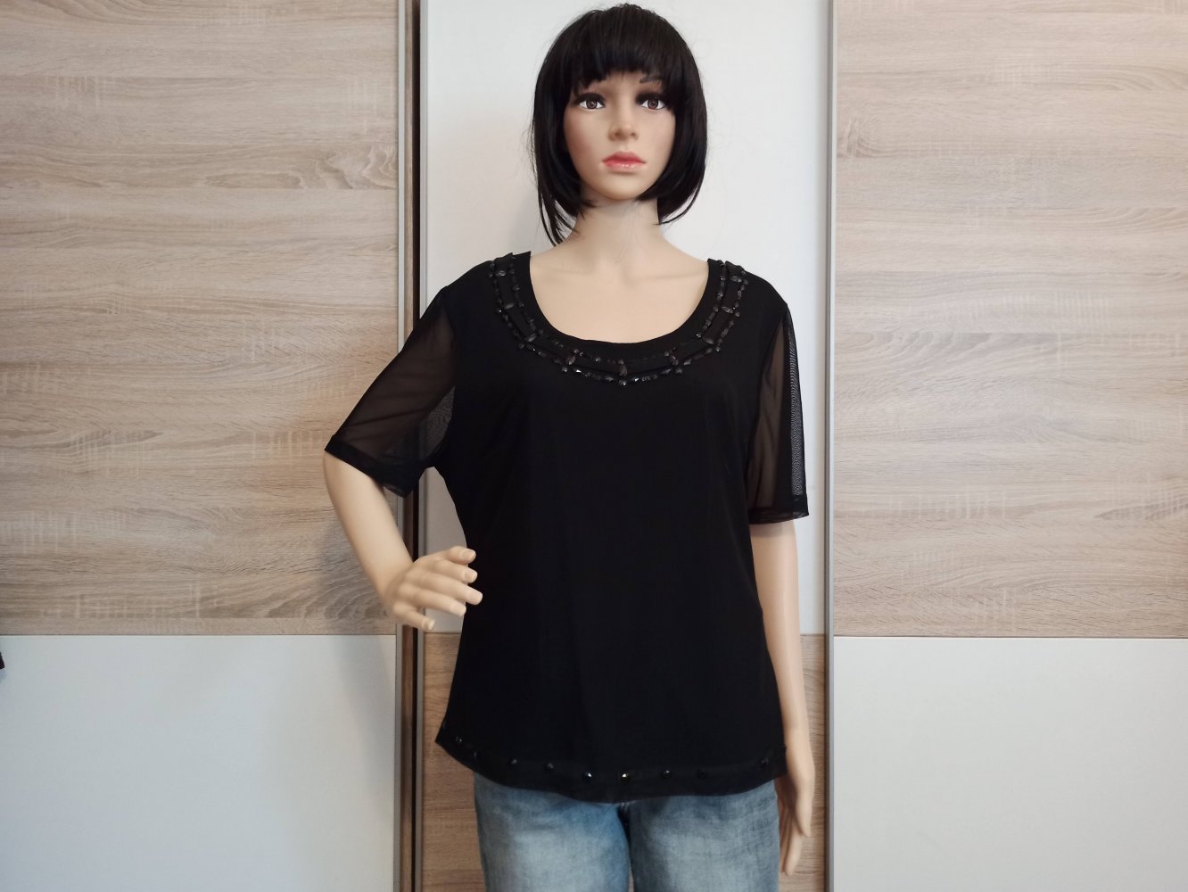 Sehr schönes T-Shirt in schwarz mit Strassteinen