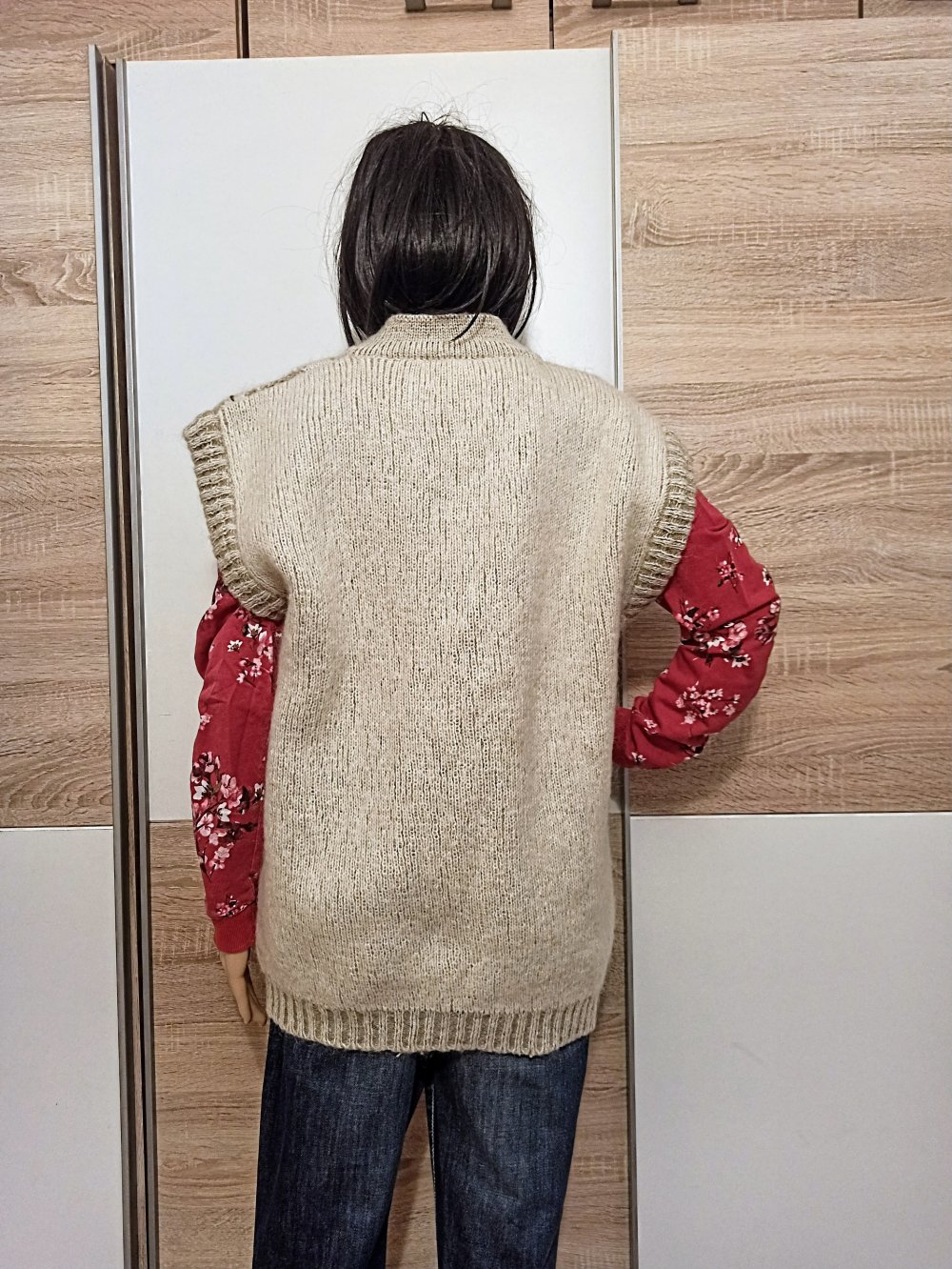 Schöne Strick-Weste in Cremefarbe