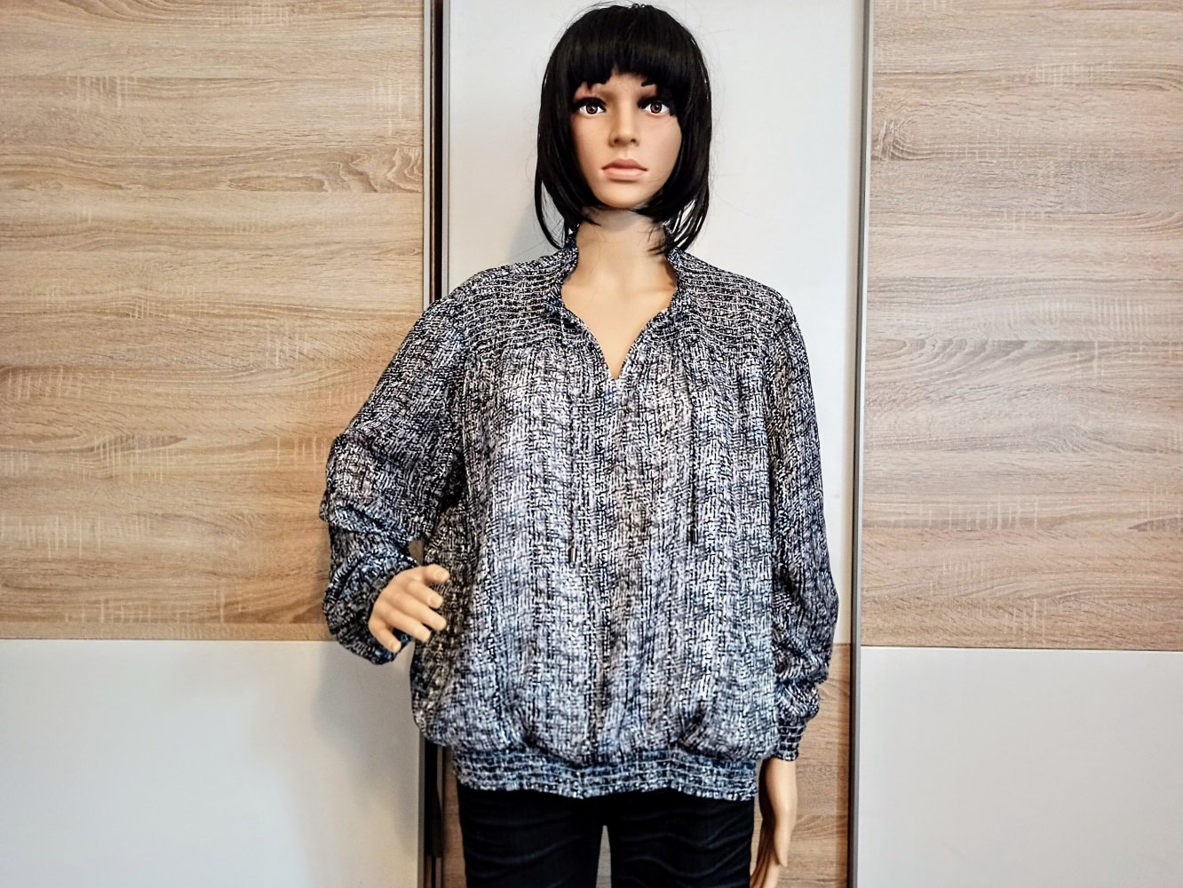 Schöne bunte Bluse grau/weiß von S.Oliver