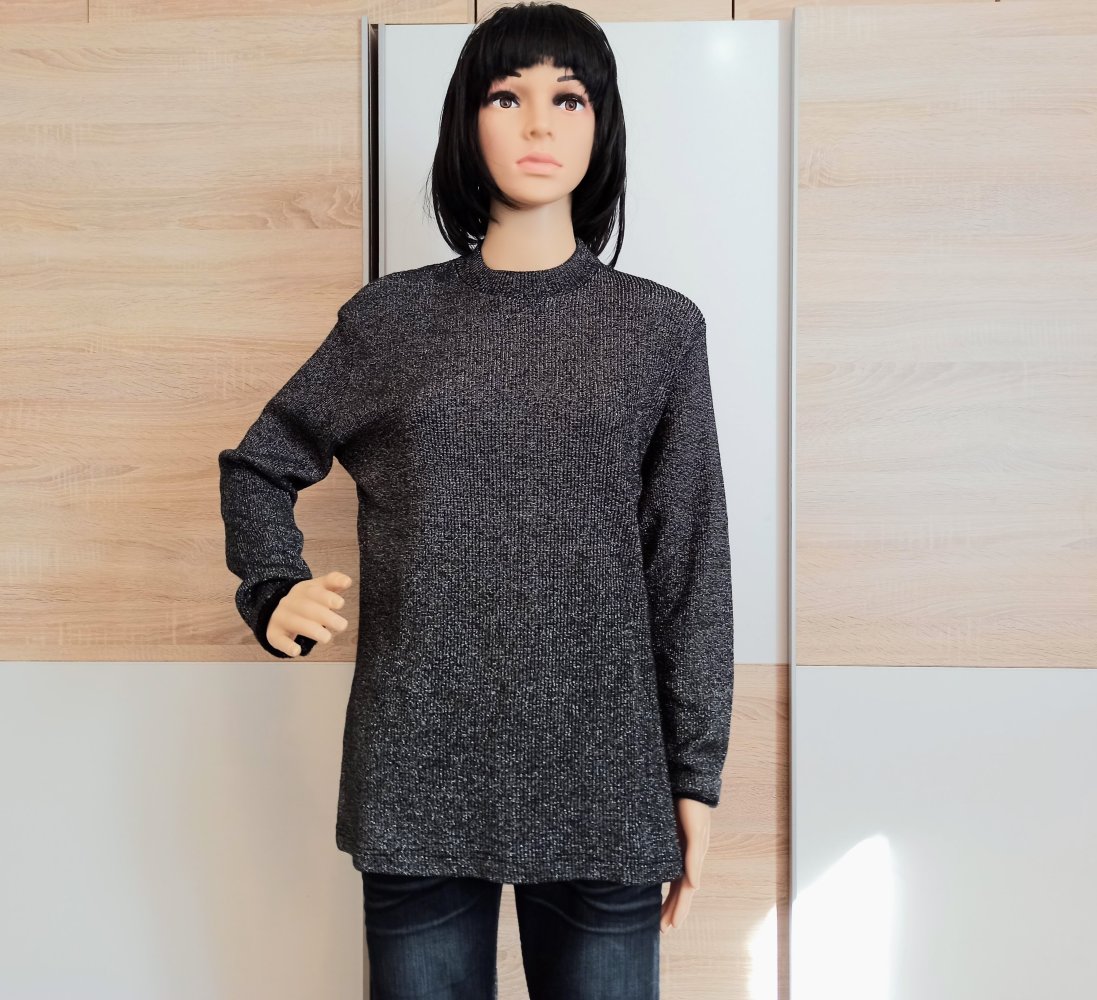 Schöner Pullover mit Glitzer