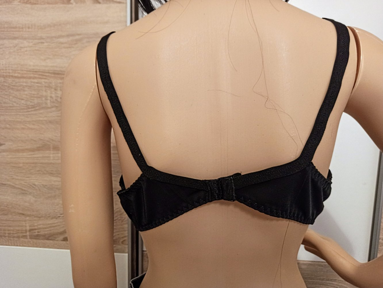 Sehr schönes BH mit Spitze in schwarz