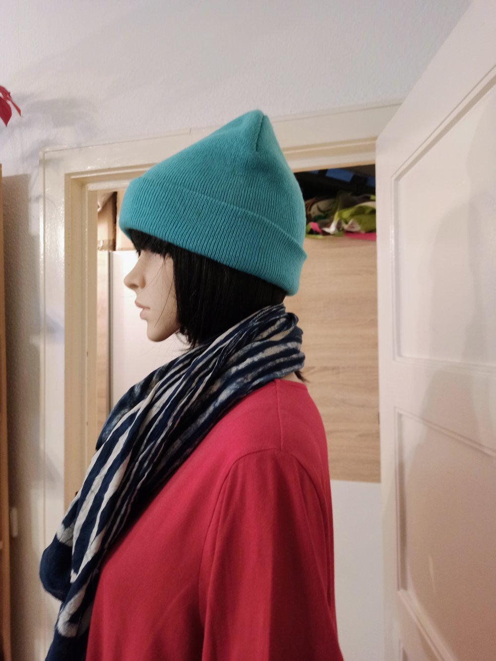 Schöner Mütze mit Schal in Türkis 