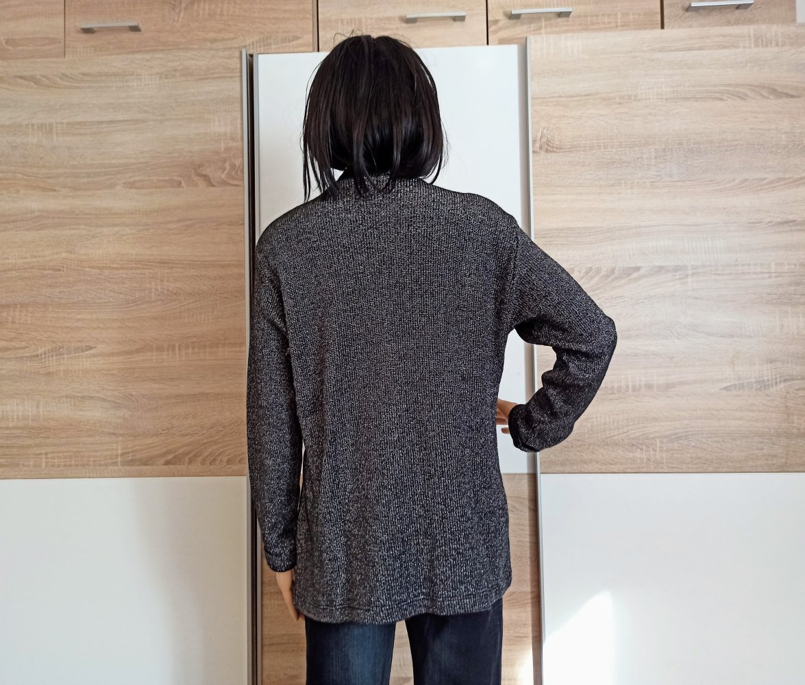 Schöner Pullover mit Glitzer