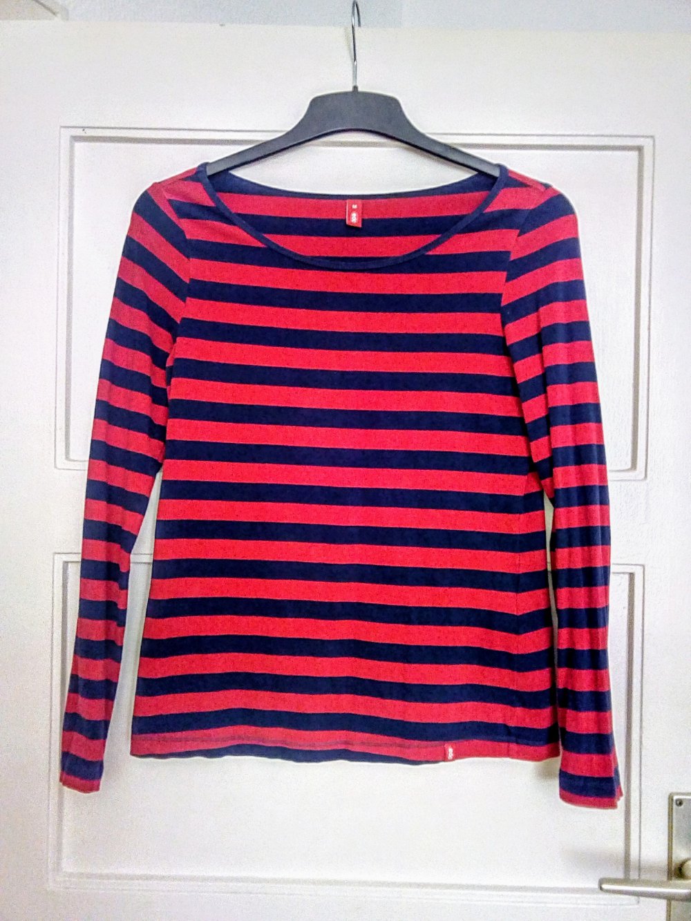 Sehr schönes gestreiftes Langarm-Shirt von EDC