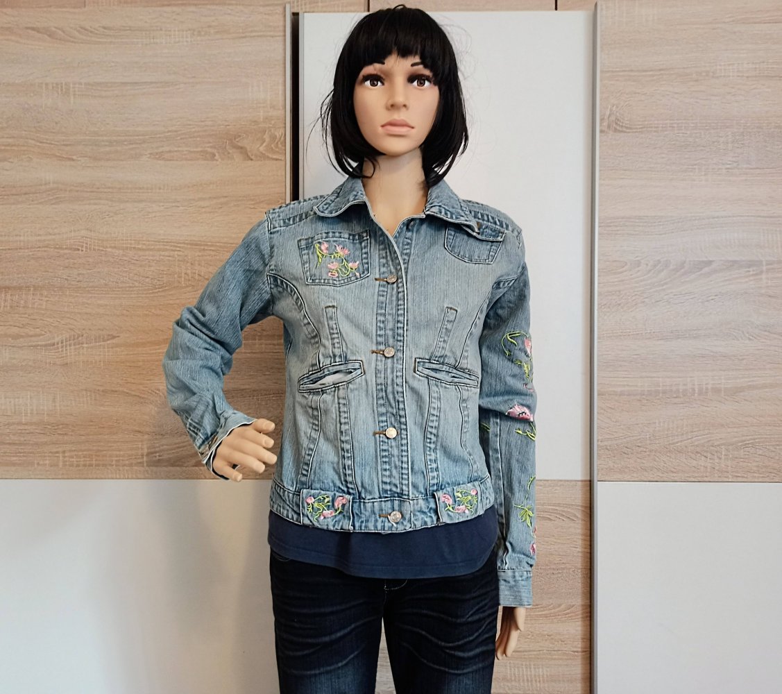 Schöne Jeans-Jacke von Hot&Spicy mit Blümchen