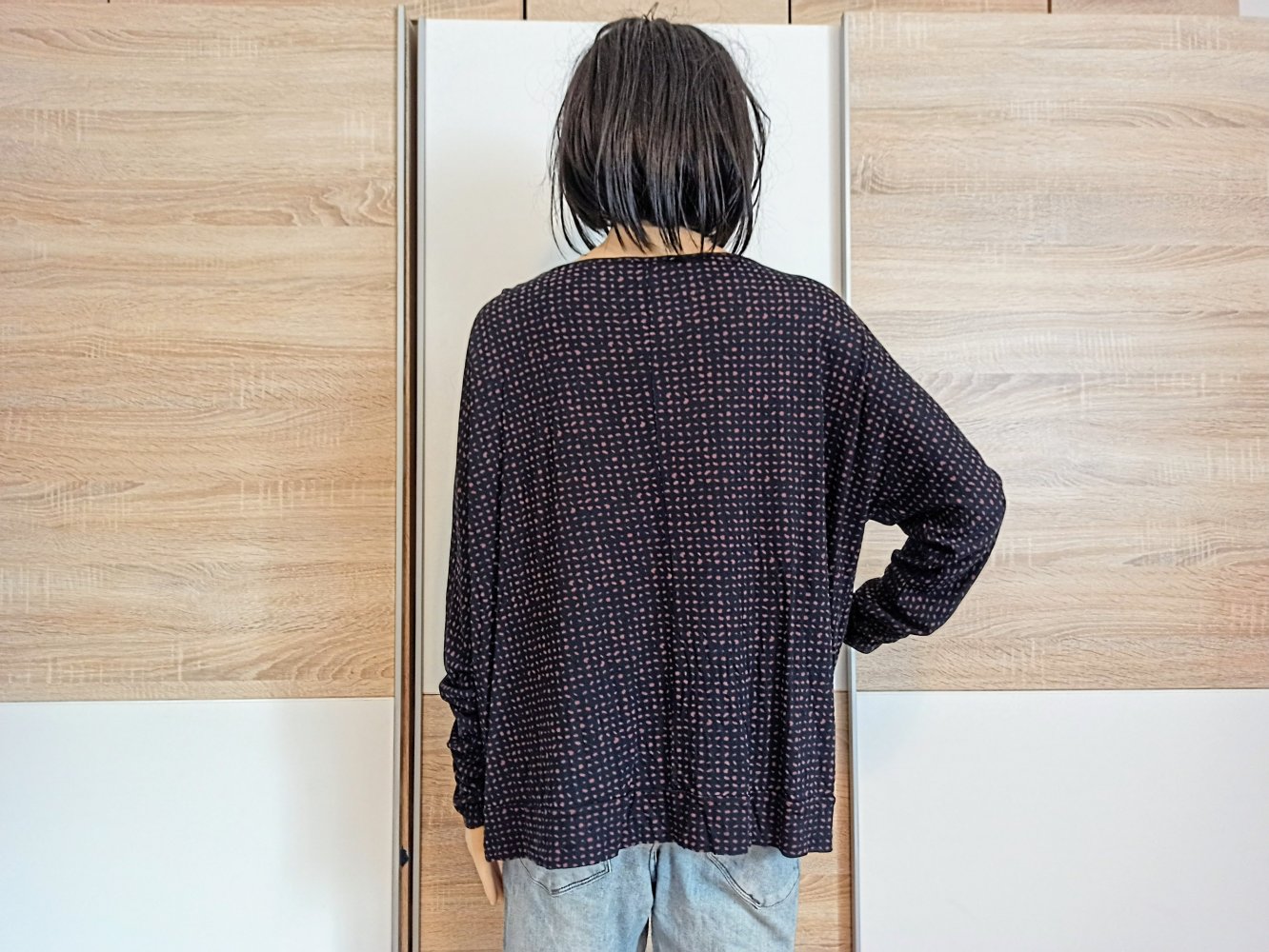 Schöne Bluse in schwarz mit Rosa Punkten von Betty&Co