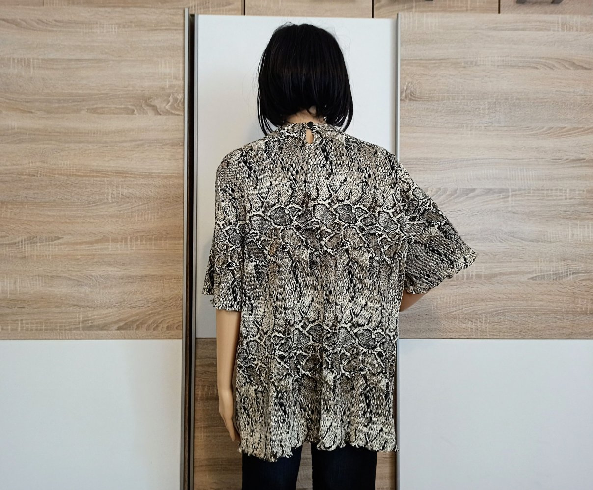 Schöne Bluse in Schlangen-Muster von Barisal