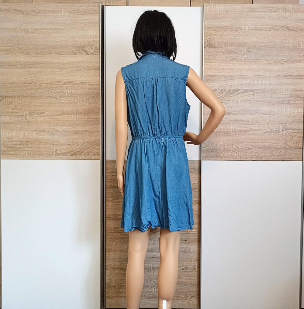 Schönes Jeans-Kleid von Divided