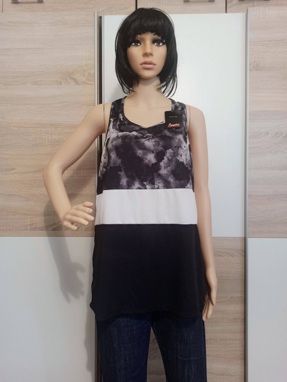 Schönes sport T-Shirt in swarz/weiß von Sophia Thiel