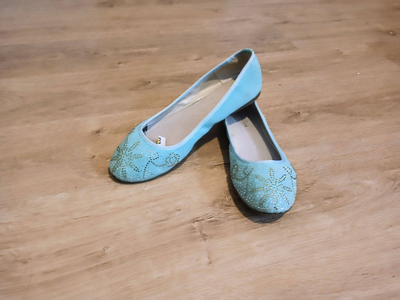 Tolle Ballerina in grün mit Straps steinen von Tom&Eva