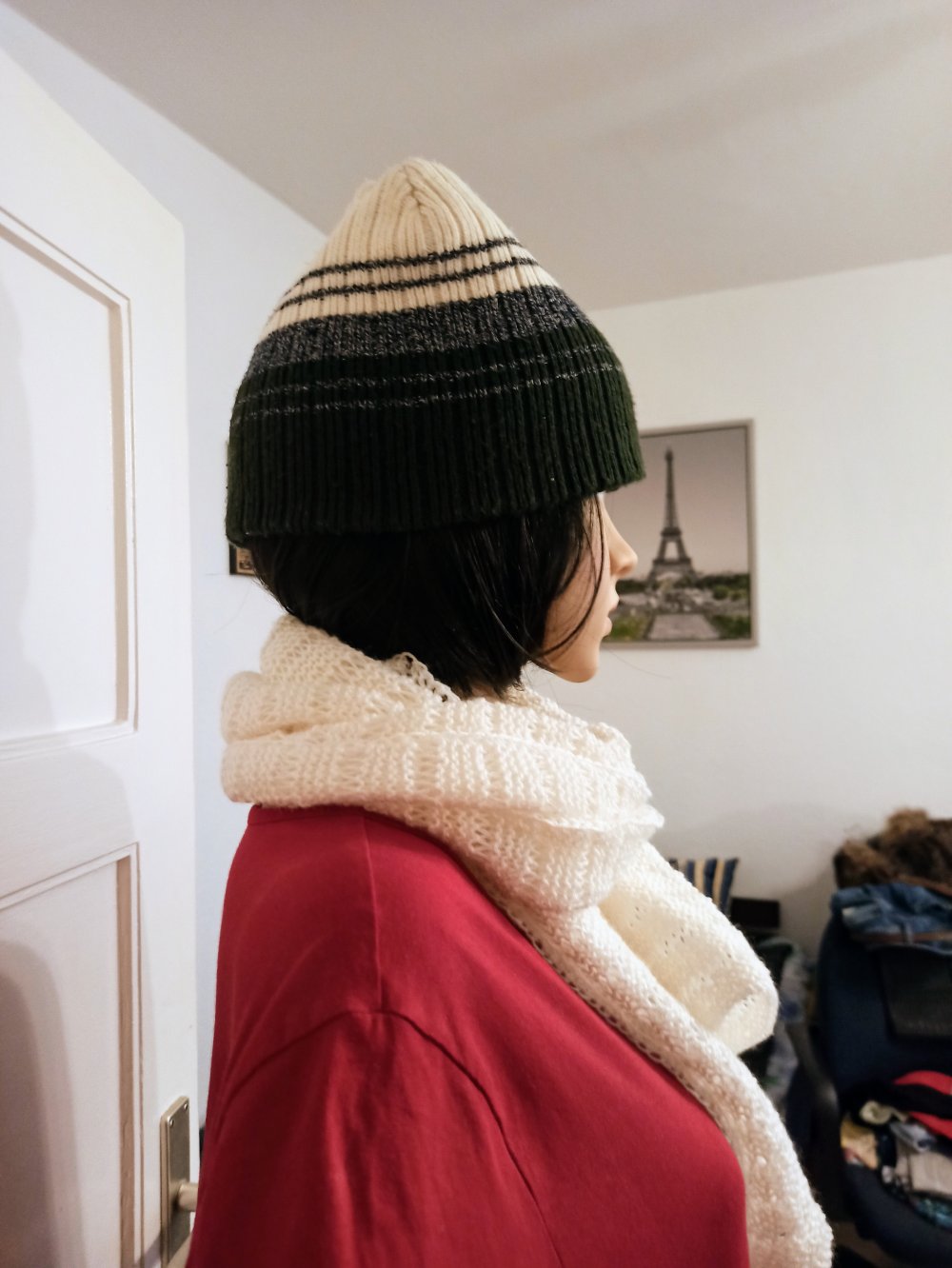 Schöner Mütze mit Schal schwarz-weiß 