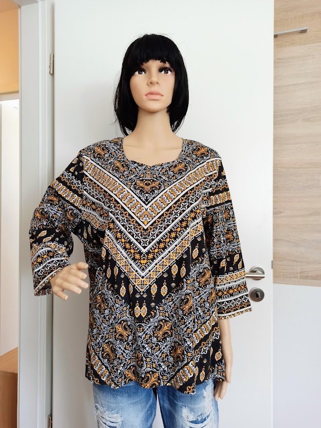 Schöner bunter Langarmshirt