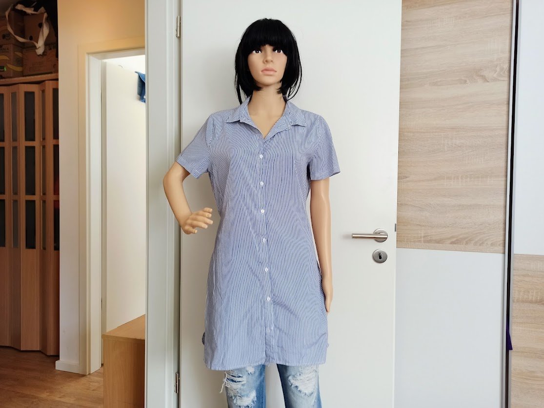 Schöne  lange Bluse mit blauen Streifen von Forever21