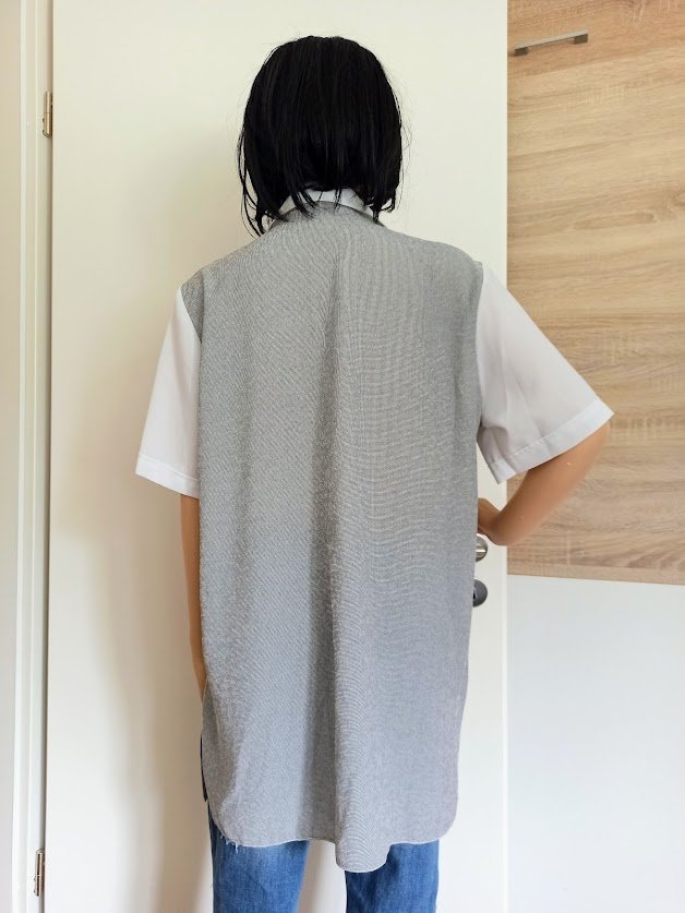 Sehr schöne leichte Bluse grau/weiß