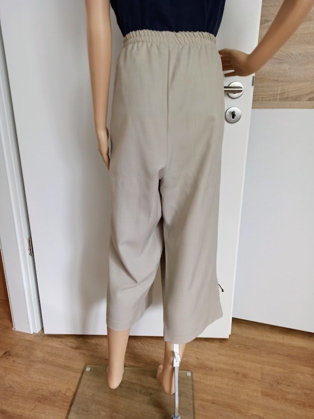 Schöne leichte Hose in Farbe Creme