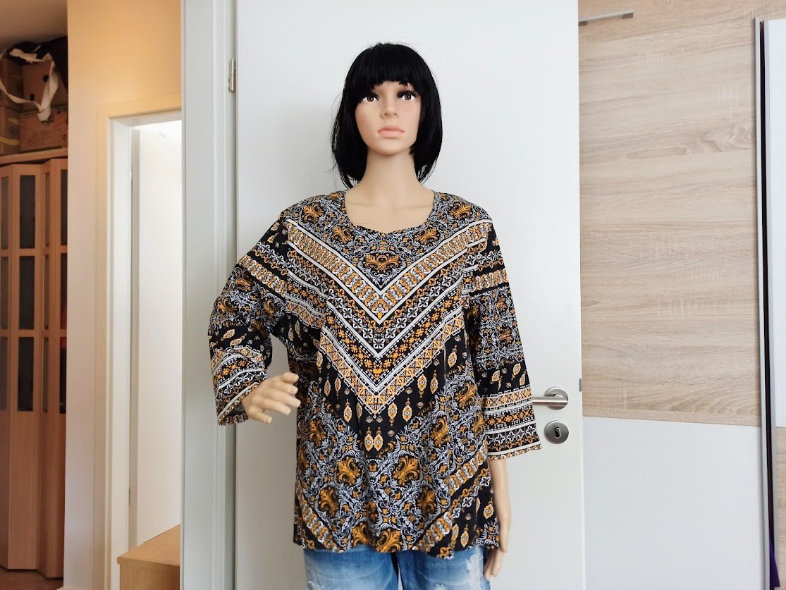 Schöner bunter Langarmshirt