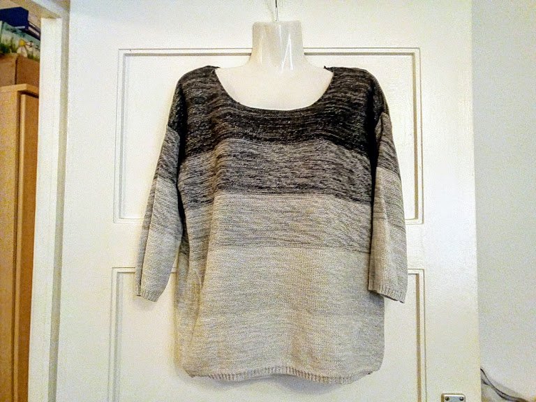 Sehr schöner  Pullover von Esprit mit Grau und Weisen Streifen