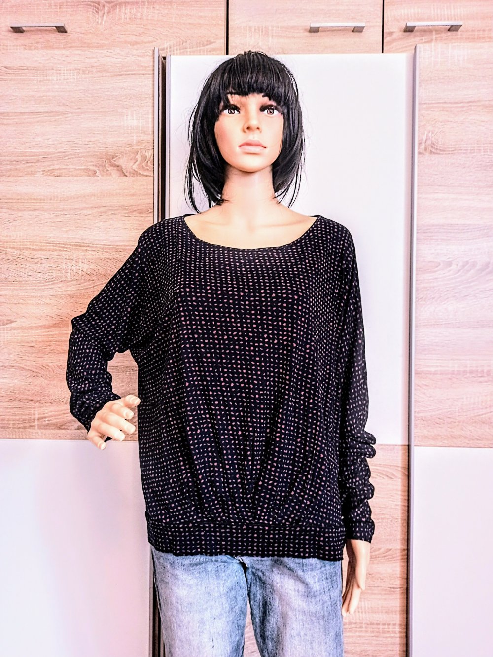 Schöne Bluse in schwarz mit Rosa Punkten von Betty&Co