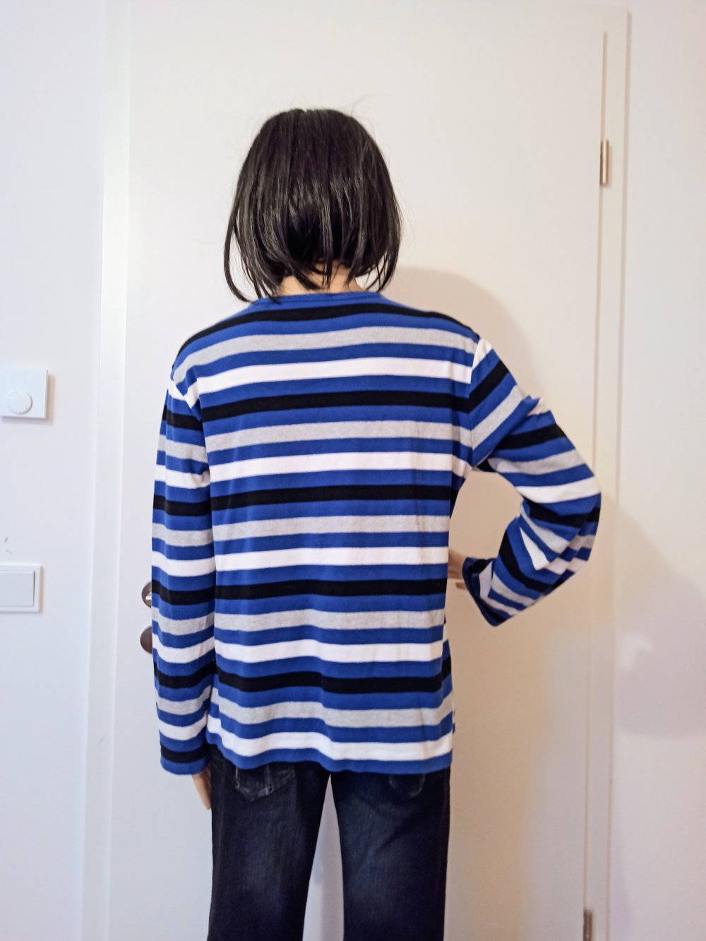 Schöner gestreifte Sweatshirt blau/schwarz/grau/weiß von HS