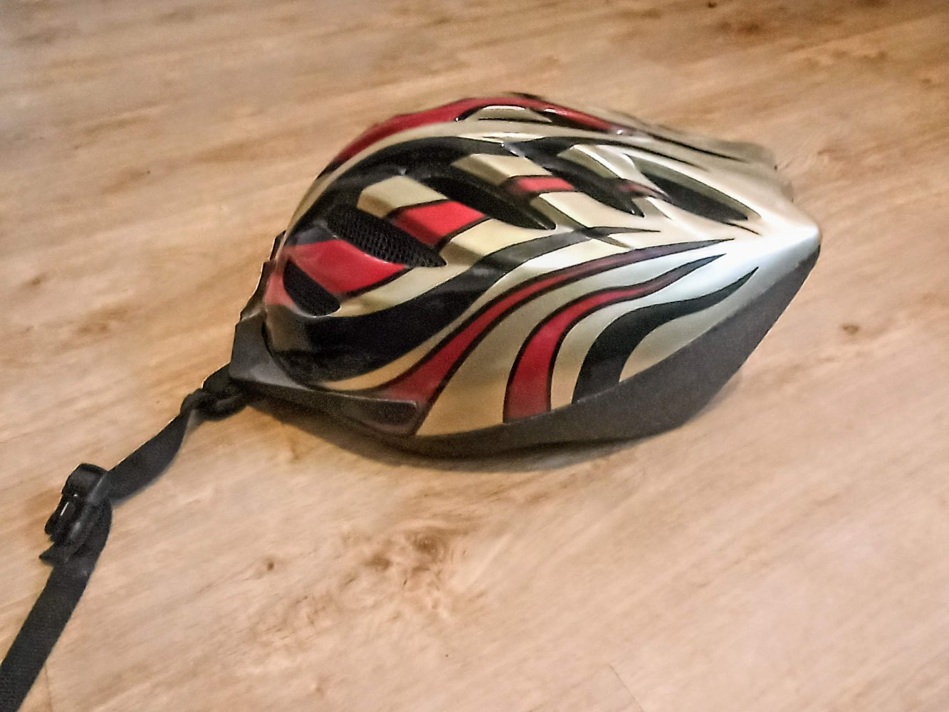 Bunter Fahrradhelm