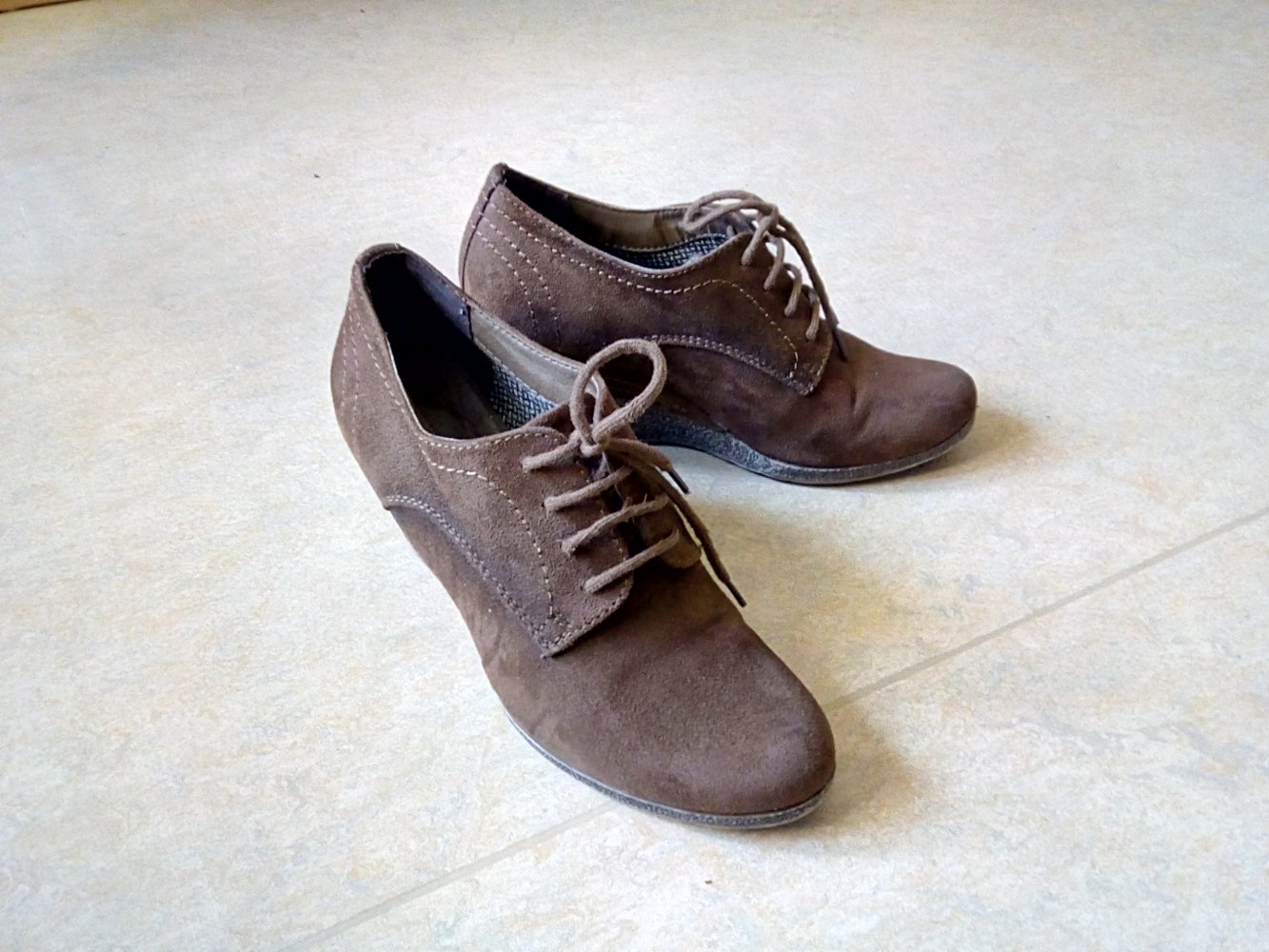 Tolle braune Wildleder Schuhe.