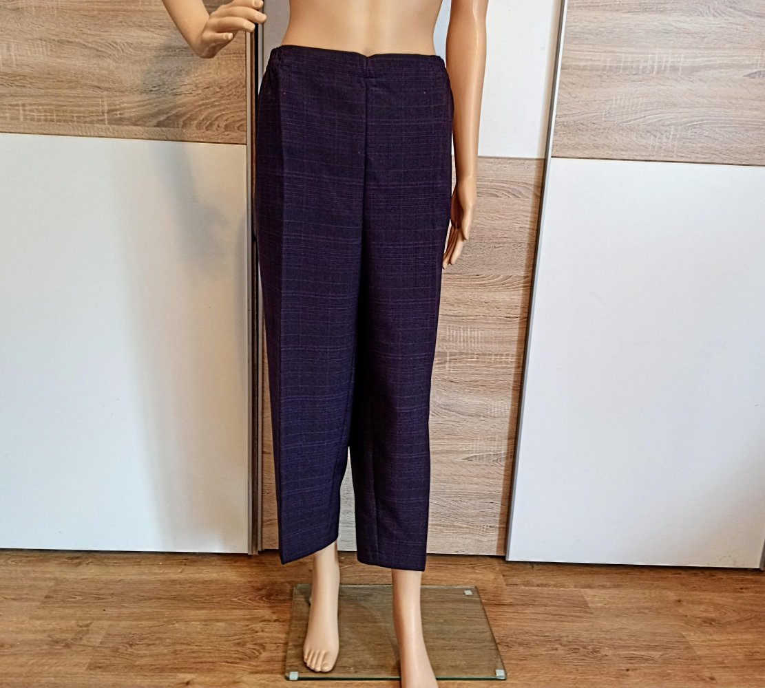 Schöne karierte Hose in Lila von Franztex