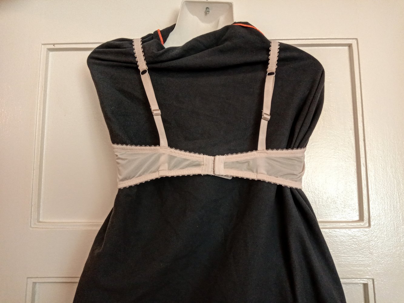 Sehr schönes BH in beige mit Spitze 