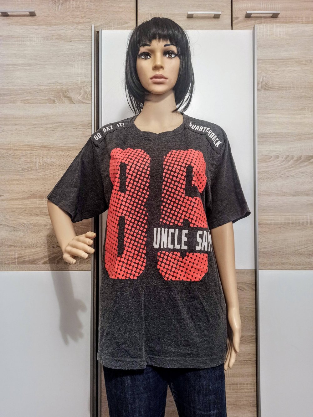 Schönes T-Shirt in grau mit orangene Zahl 86 von uncle sam