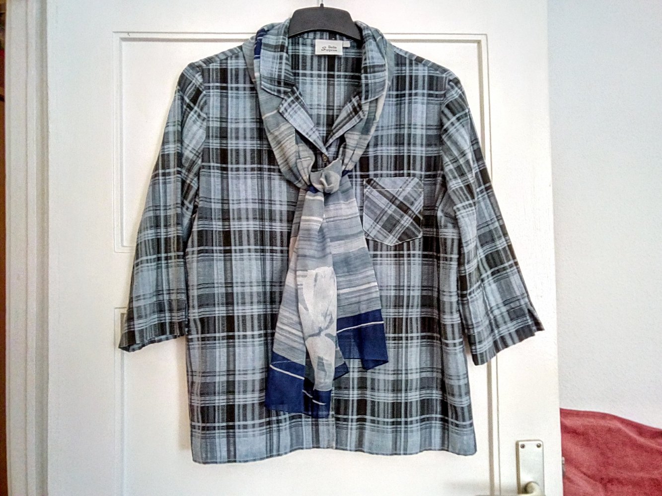 Sehr schöne karierte Bluse 