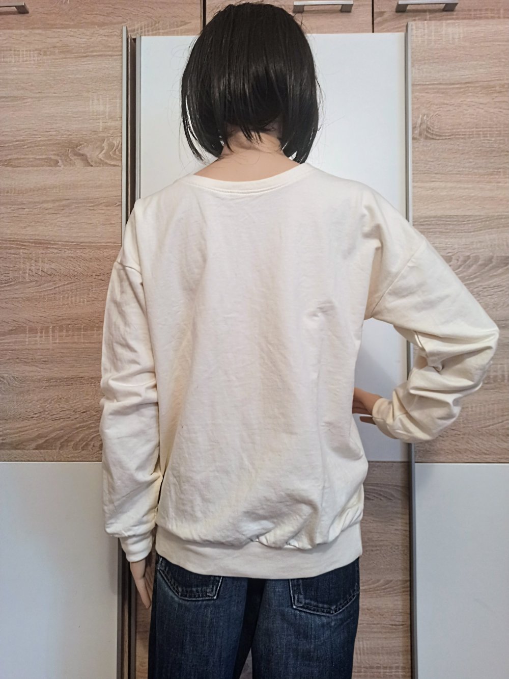 Schöner Hoodie-Pullover Cremefarbe mit Spitze