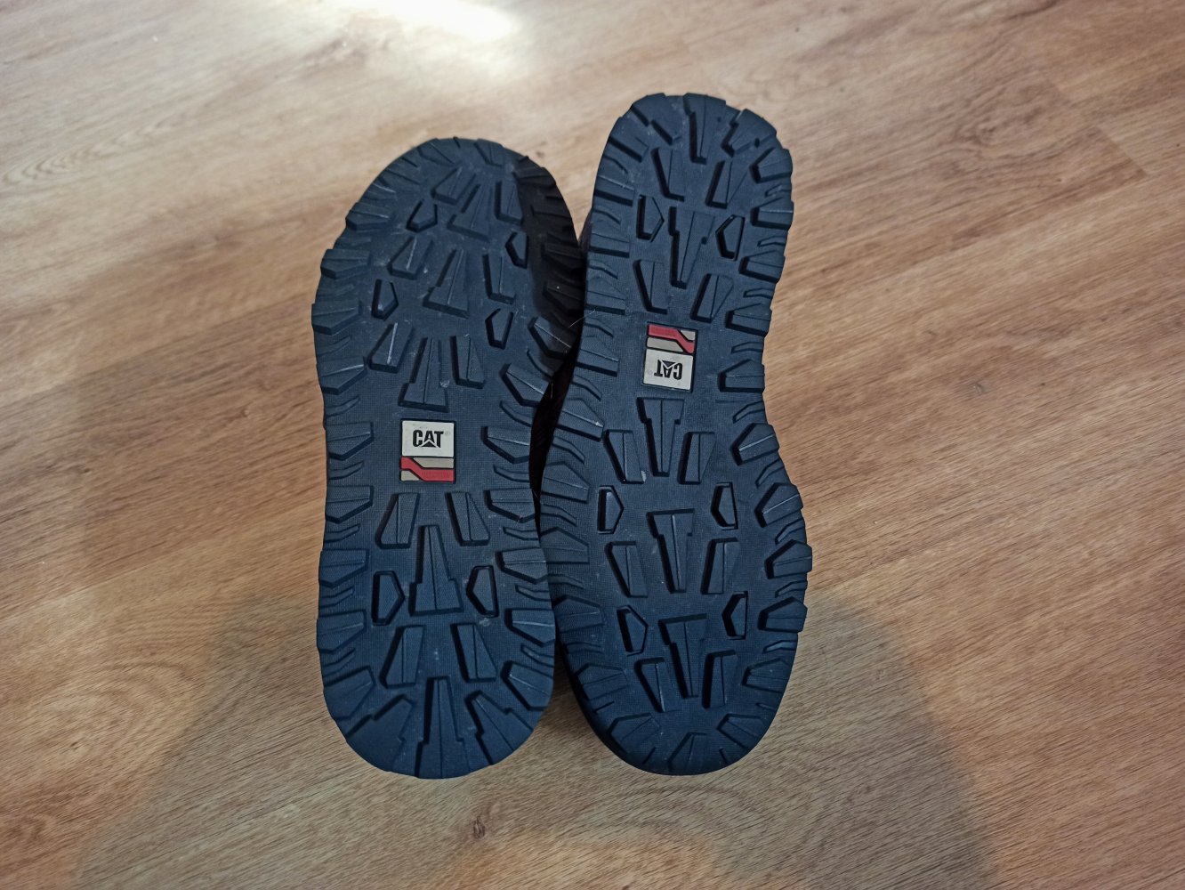 Sehr schöne Sneakers von Cat in braun