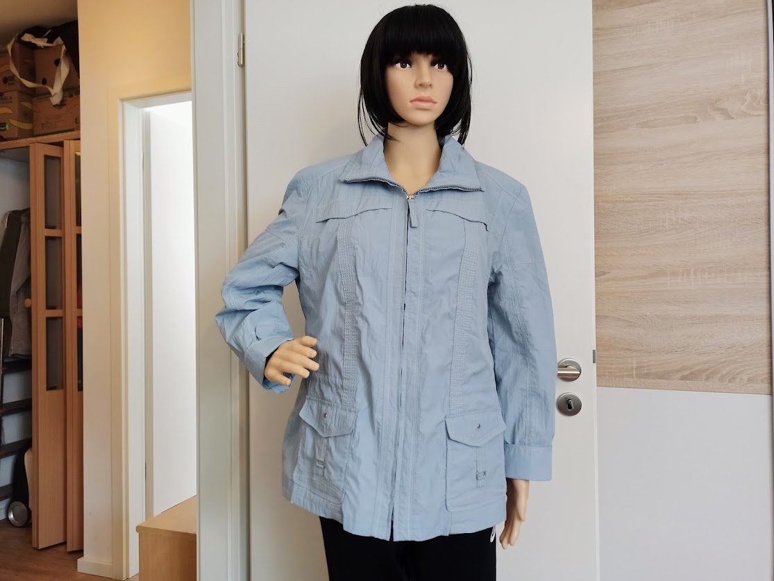 Schöne leichte Jacke in helles blau von Lebek