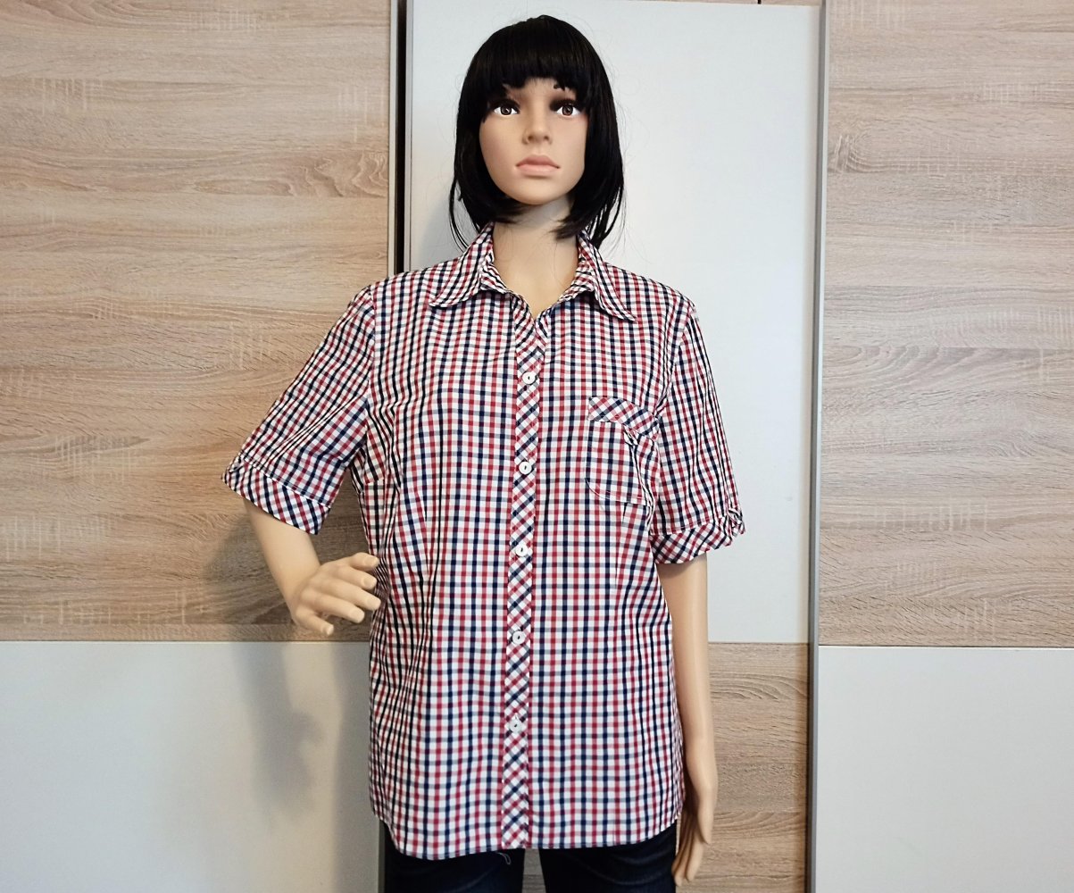 Schöne karierte Bluse von Fashion Classics