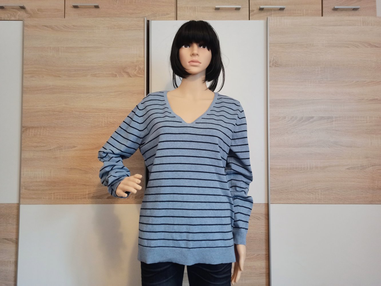 Schöner Pullover in blau mit schwarzen Streifen von C&A