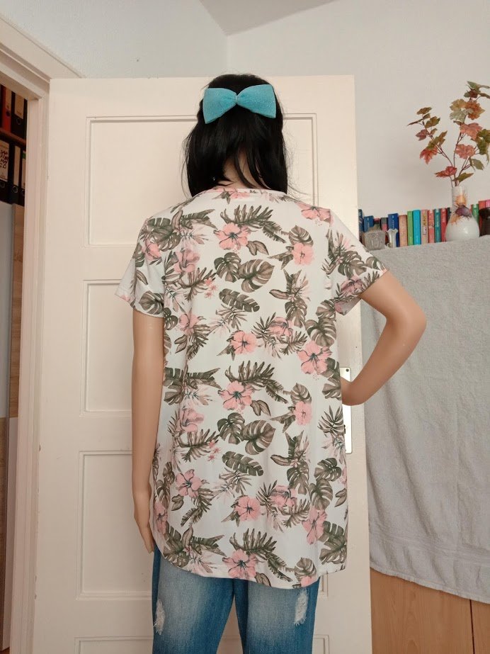 Sehr schöner T-Shirt von Infinity Women mit Blümchen 