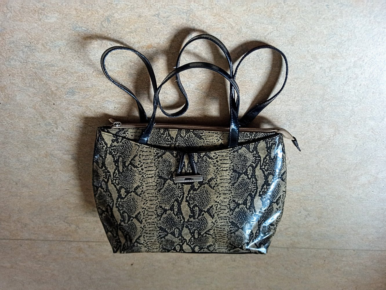 Schöne Damen Tasche in Schlangenmuster von Mylena 