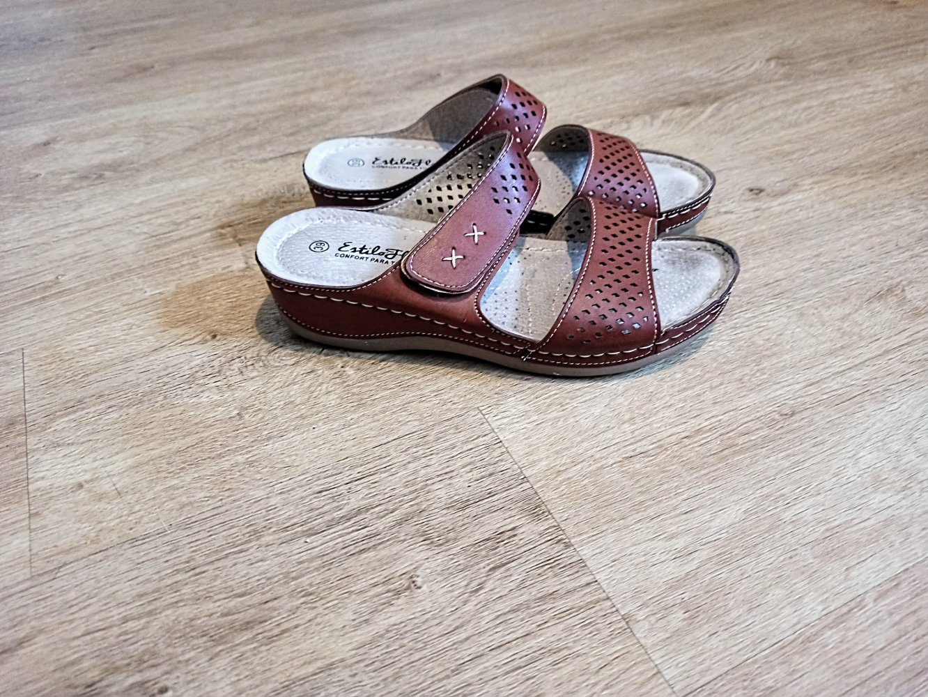 Tolle Damen Sandalen in Korallenrot von Estilo Flex