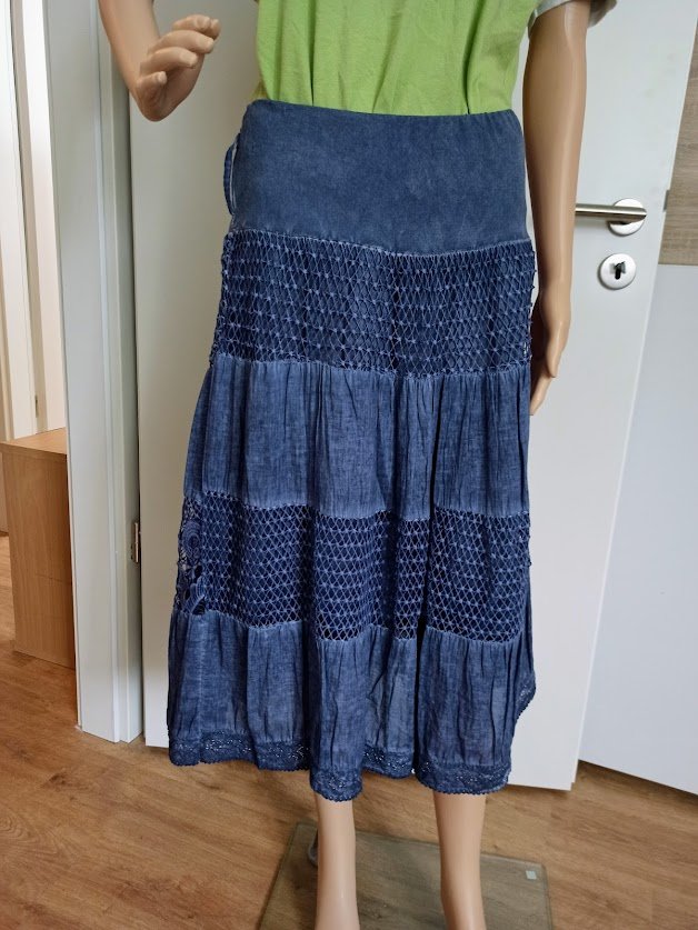 Schöner blauen Rock mit Spitze