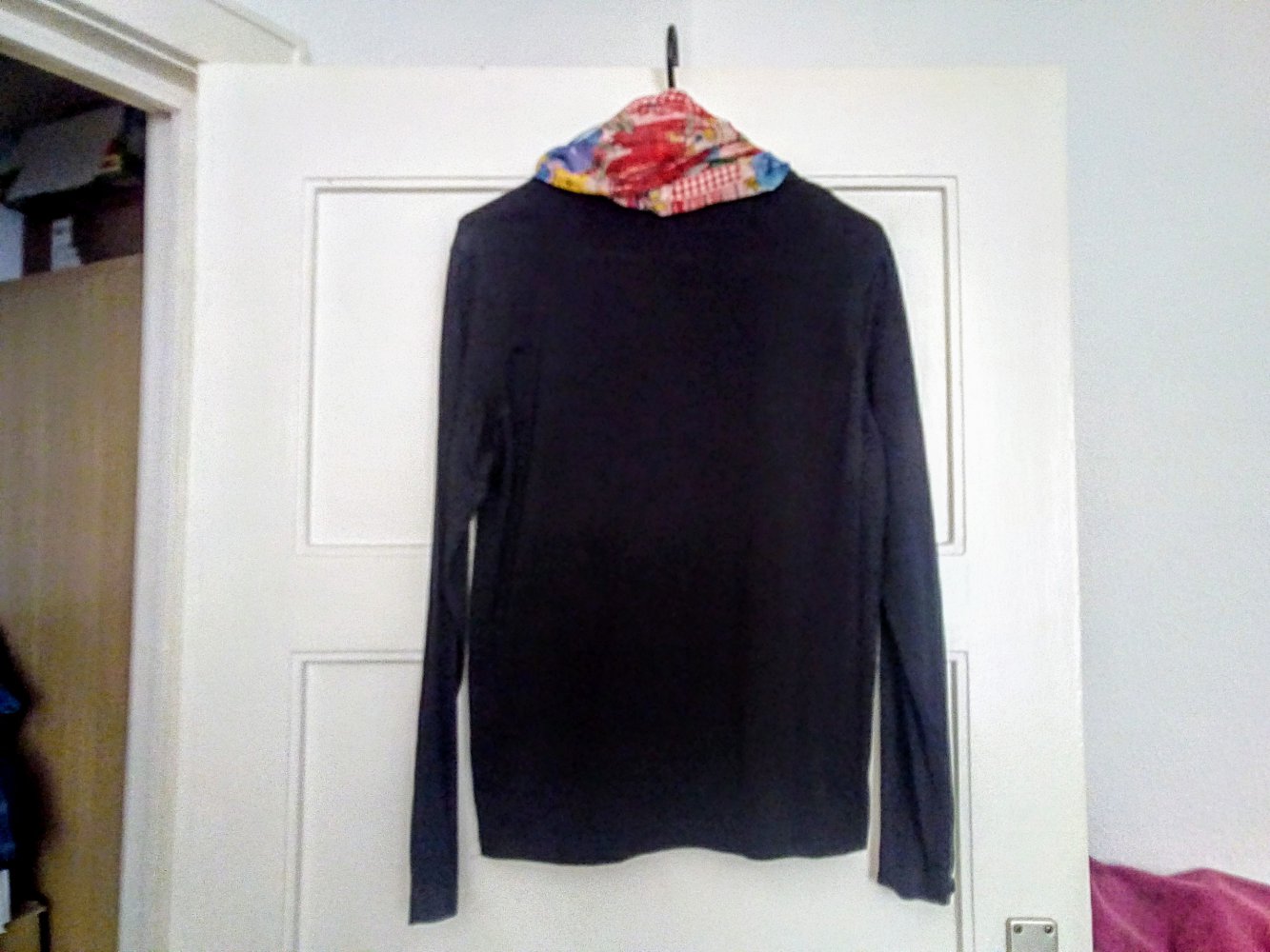 Sehr schönes Langarm-Shirt in schwarz 