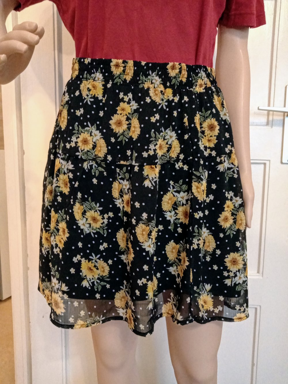 Schöner leichter Blümchen Rock in von Janina