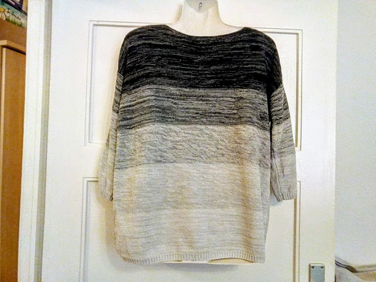 Sehr schöner  Pullover von Esprit mit Grau und Weisen Streifen