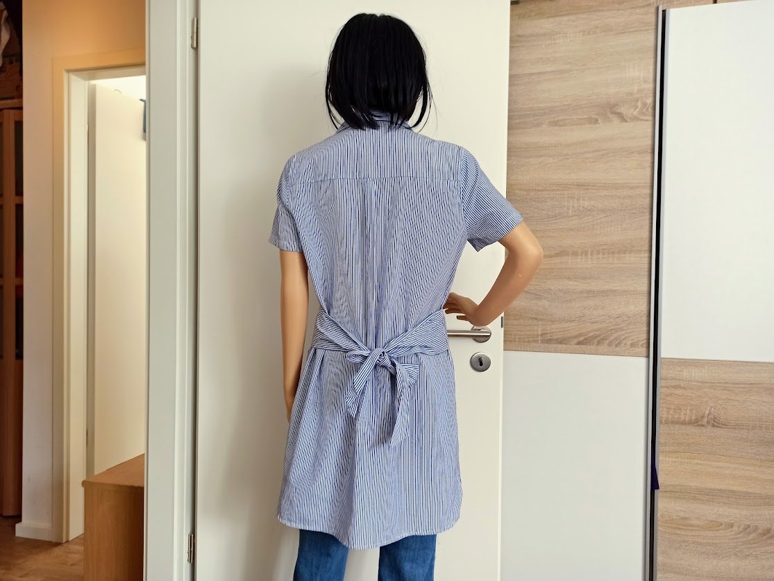 Schöne  lange Bluse mit blauen Streifen von Forever21