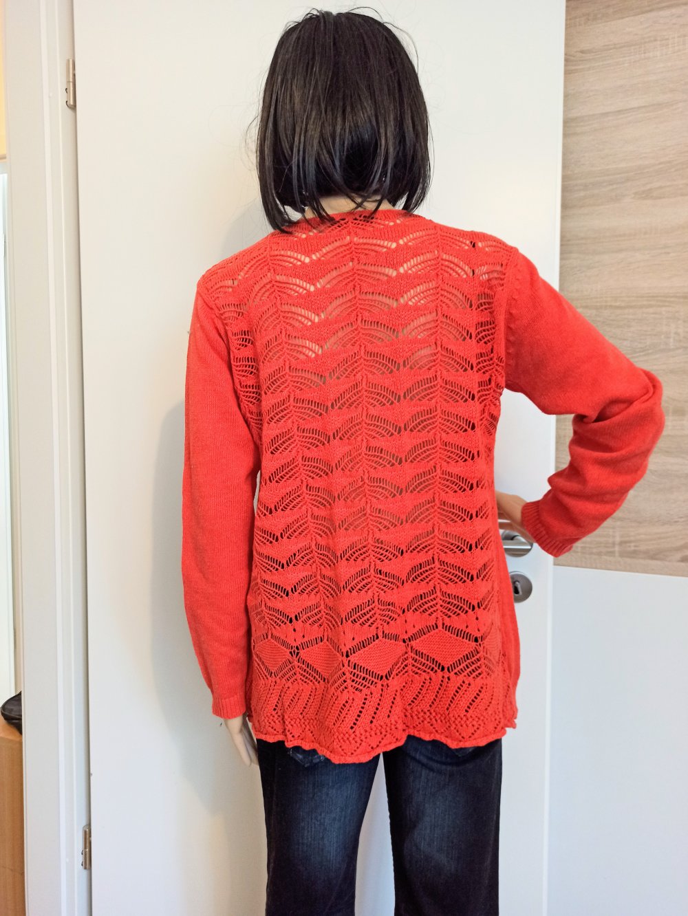 Schöner Pullover von Janina mit Spitze am Rücken