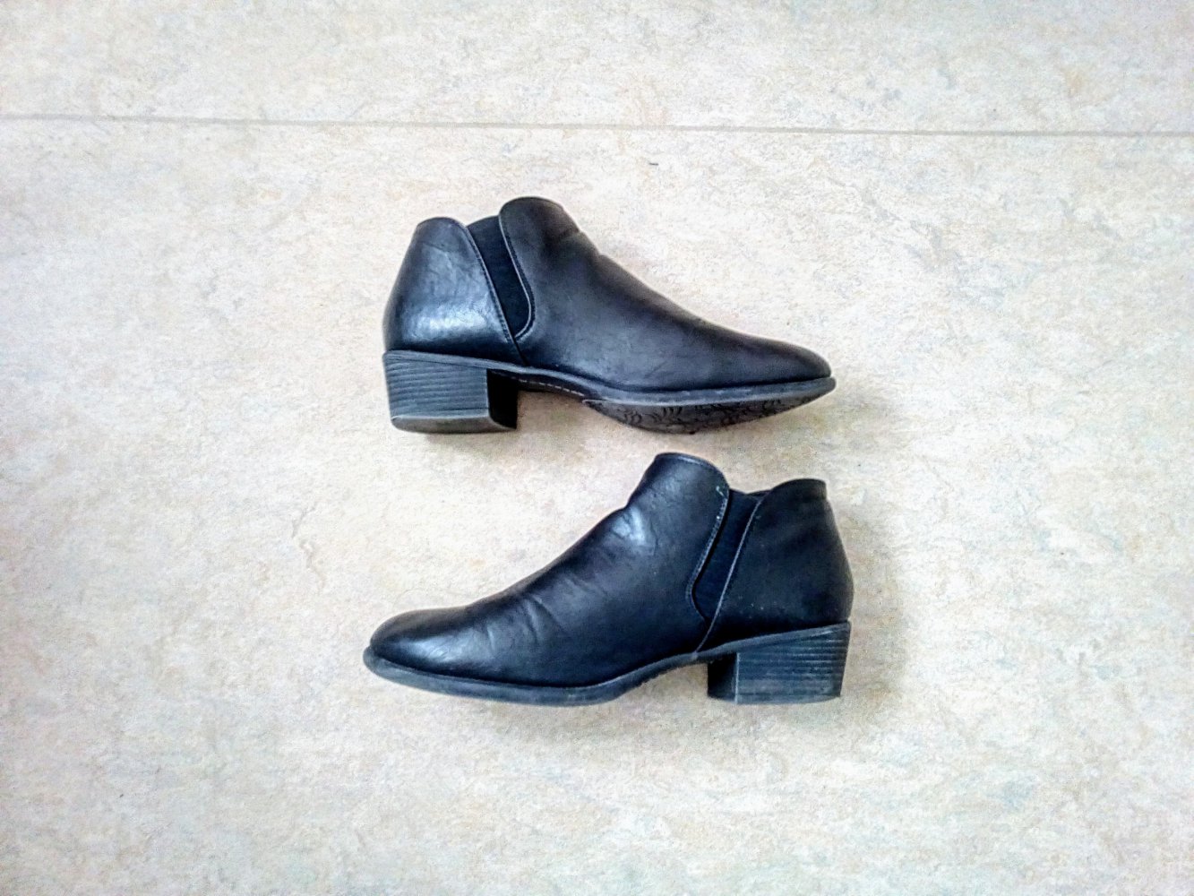 Schöne, modische Leder Stiefeletten