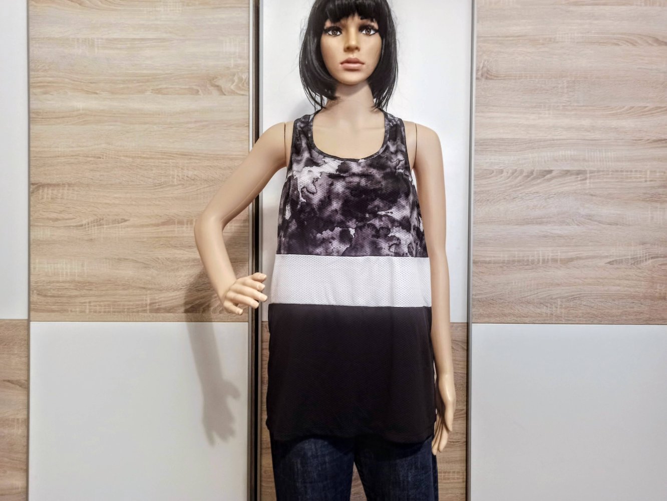 Schönes sport T-Shirt in swarz/weiß von Sophia Thiel