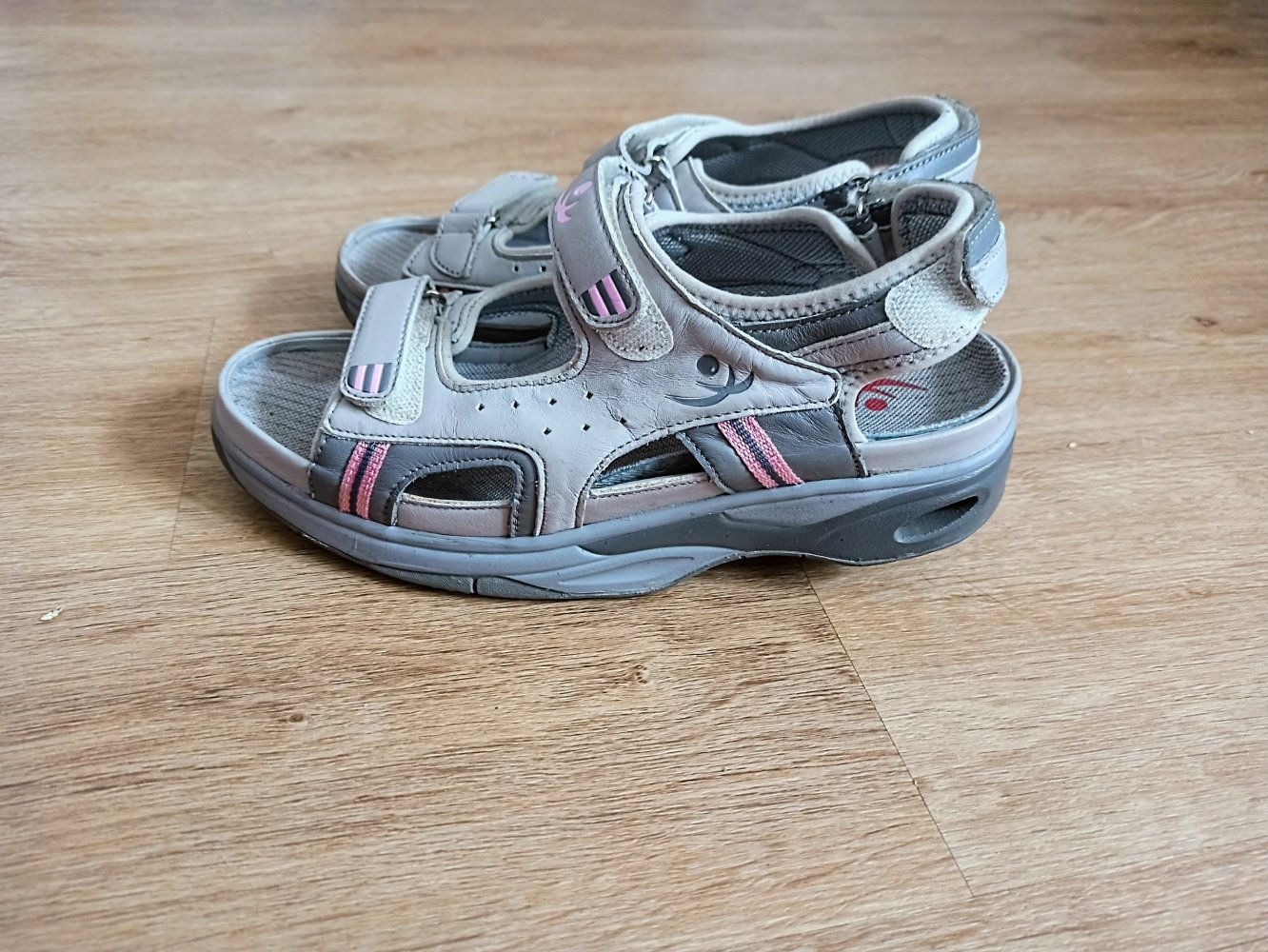 Tolle Damen Leder Sandaletten in grau von chung shin