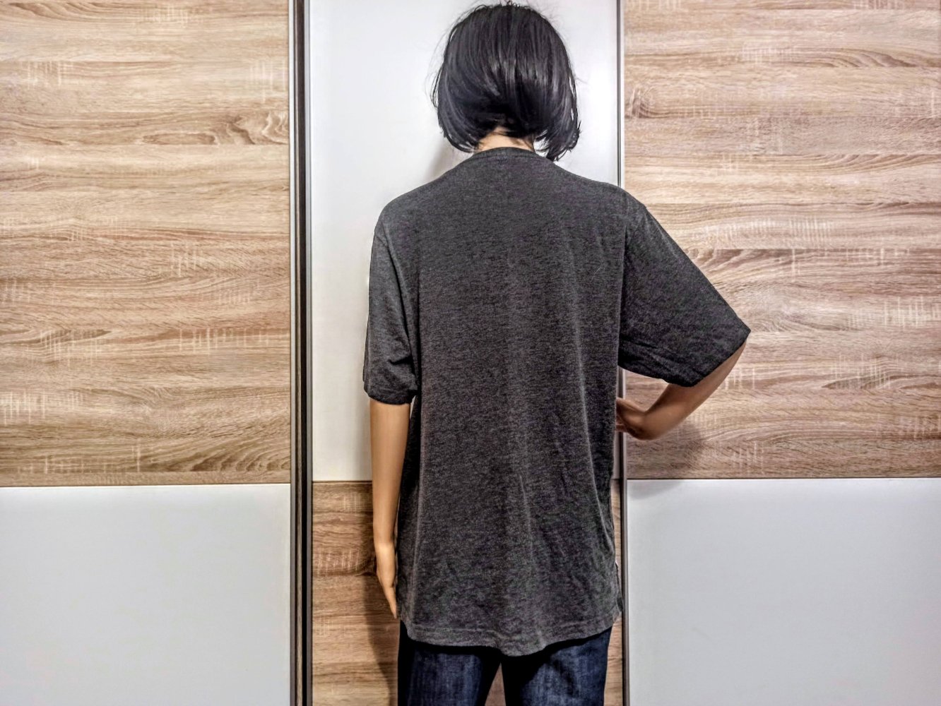 Schönes T-Shirt in grau mit orangene Zahl 86 von uncle sam